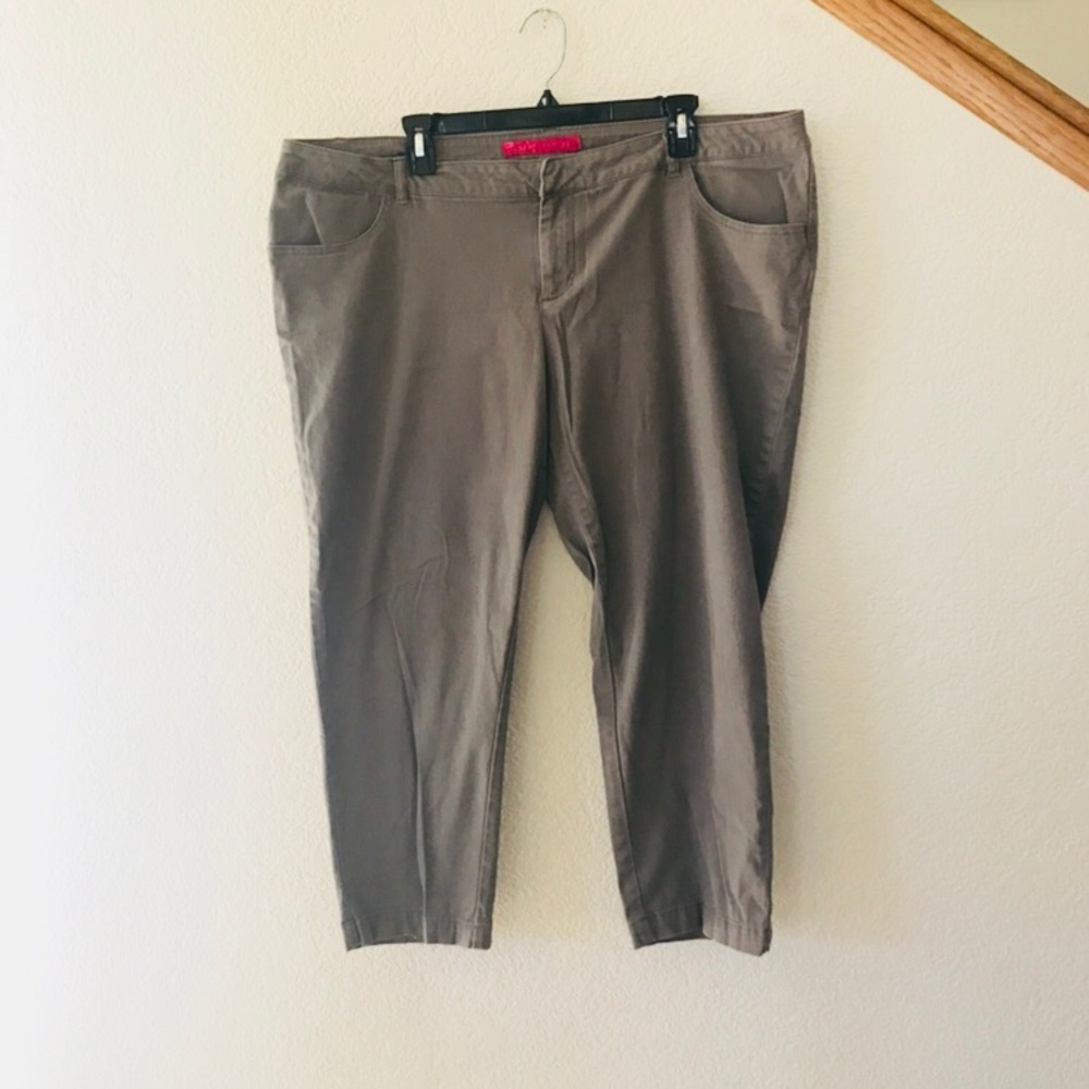 Plus size pants - Picture 2 of 8